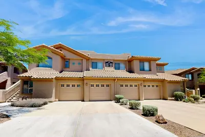 Image de Condo spacieux, adapté aux chiens avec piscine partagée et bain à remous