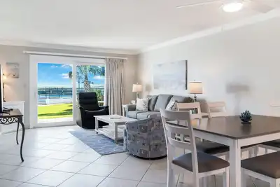 Image de Unité 101 - Premier étage, accès direct à la plage privée