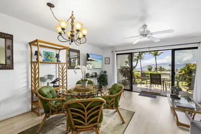 Image de Condo au rez de chaussée d'une chambre avec de nombreuses améliorations tout au Maui Kamaole J-116