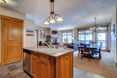 Image de 2Br Ski-in / Ski-out sur la montagne ~ Lone Eagle 3008 ~ Ski gratuit pour enfants