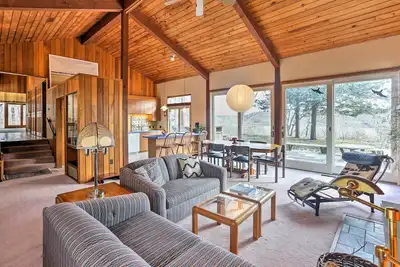 Image de Élégant Wellfleet Home avec patio sur 2 hectares privés!
