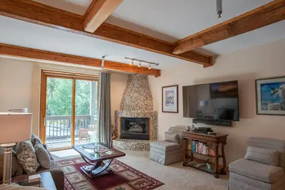 Ten Mile Suites 103 - Condo moderne et confortable de 3 chambres au centre-ville de Breckenridge!