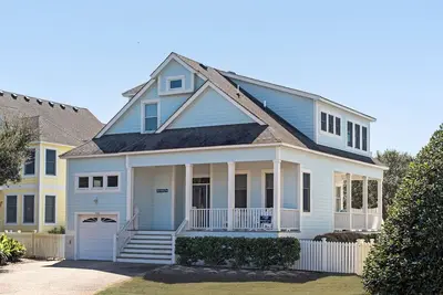 Image de Sea Biscuit: Piscine privée et communautaire, communauté fermée, 4 chambres.
