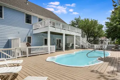 Image de Eagle's Nest: piscine privée, bain à remous privé, grands équipements communautaires.