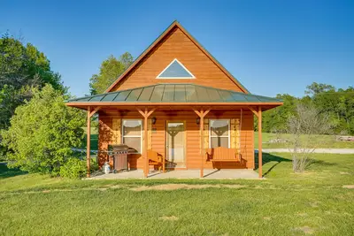 Image de Lakefront Columbia Cabin w / Vues & Porch!