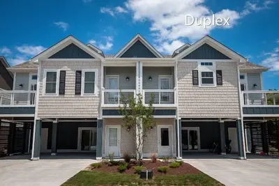 Image de Beacon Villas 10b: quatre chambres, quatre salles de bains en duplex, une salle de jeux, un espace de vie extérieur, une superbe communauté