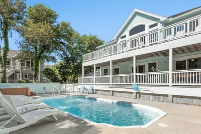 Image de The Captain's Hook: 5 Br / 3 Ba maison à Corolla, pour 13 personnes