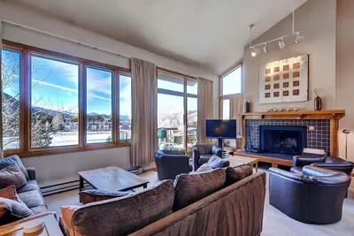 Image de * Grand * Condo 3Br sur la ligne de bus ~ Lenawee 1735 ~ Ski gratuit pour les enfants