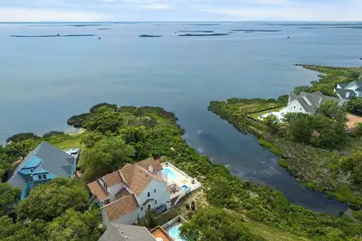 Image de Sound Escape: piscine privée et un bain à remous, communauté fermée, soundfront