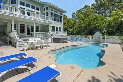 Image de Piège de sable: vacances avec vos animaux de compagnie dans cette grande maison de 5 chambres avec votre propre piscine et bain à remous!