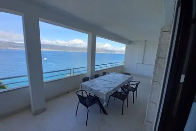 Image de Appartement de quatre chambres prés de la plage Slatine, Ciovo (A-4294-b)