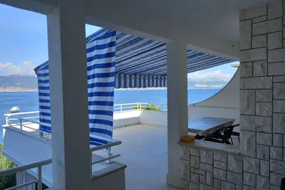 Image de Appartement de quatre chambres prés de la plage Slatine, Ciovo (A-4294-a)