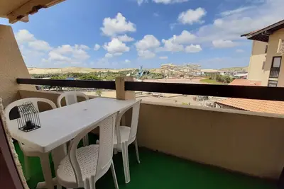 Image de Appartement Rénové Face au Parc Aquatique, Proche Plages et Commerces, Parking Privé