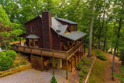 Image de Nouvelle cuisine gastronomique, 91 bonnes critiques, 3 niveaux d'intimité, 2 cheminées, bain à remous