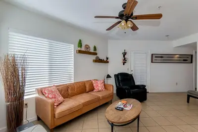 Image de vue sur le lac impressionnant! . unité terrestre 3bd, super décor. Profitez de couchers de soleil tous les jours sur le lac.