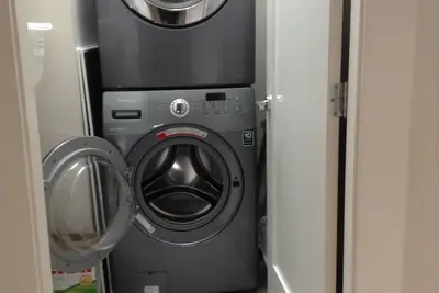 Image de Maison de style artisan avec 4 chambres à coucher, près du parc, des commodités et du transport en commun.