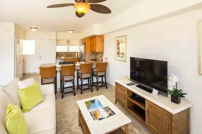 Image de Toast the Sunset in Beachy Chic Suite w/Luxe Kitchen, WiFi – Waikīkī Shore 1216