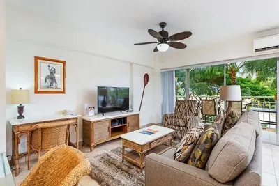 Image de Touch the Palms! Island-Style Condo w/Free WiFi, Full Kitchen–Waikīkī Shore #316