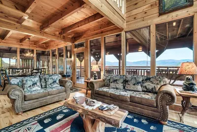 Image de Les couples parfaits se retirent pour s'évader et profiter de la vue