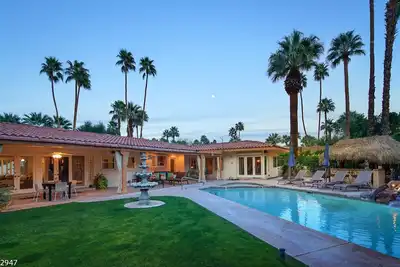 Image de Domaine fermé de Las Palmas avec cour, piscine et salle de presse - à pied du quartier design de Uptown