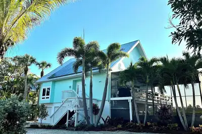 Image de Annulation de mars 2020! Réservez maintenant et profitez de la vie au bord de l'eau dans ce favori des vacances à Sanibel-Captiva. Apportez votre bateau!