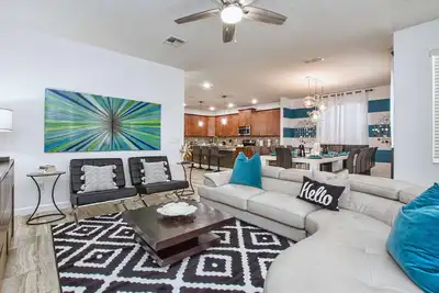 Image de Grand Endroit, COMMUNAUTÉ FERMÉE, Gameroom, 2 MAÎTRES Suites, Wifi Gratuit, Jacuzzi!