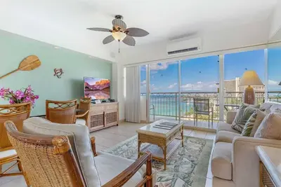 Image de Toast Paradise! Ocean View Suite w/Kitchen, Washer/Dryer – Waikīkī Shore #1202