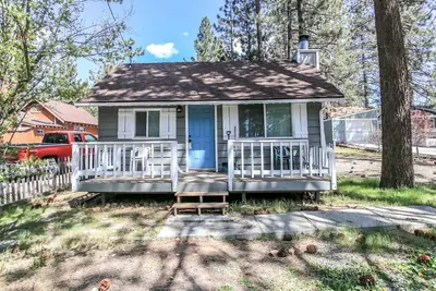 Image de Knotty Knight - Marchez vers le village et le lac! 2 heures gratuites de location de vélo / kayak!