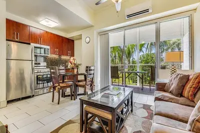 Image de 1 Bedroom Condo w/Park Views - Waikīkī Shore 212