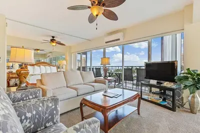 Image de Ultra Spacious Home Away from Home w/Free WiFi, Full Kitchen–Waikīkī Shore #718