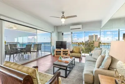 Image de Tropical Splendor! Ocean View w/Wraparound Lanai and Kitchen–Waikīkī Shore #600
