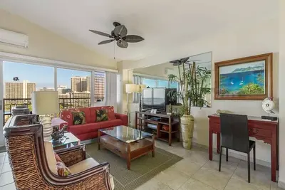 Image de Families Love the View and Fun Decor! Free WiFi, Full Kitchen–Waikīkī Shore #Ph05