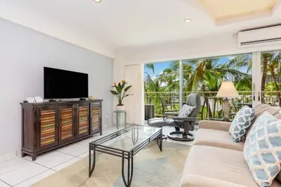 Image de Modern Suite W/Kitchen and Lanai – Waikīkī Shore #310