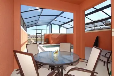 Image de Front Du Lac, Magnifique DÉCOR Moderne, COMMUNAUTÉ De Station Gated, Wifi Gratuit! !