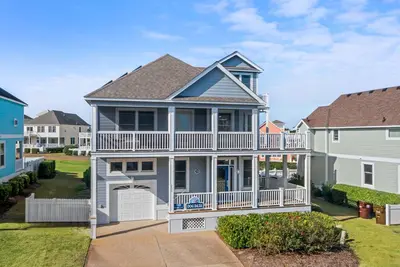 Image de Dog Daze: Amenez votre ami à fourrure et la famille! Rafraîchissez-vous dans votre propre piscine ou détendez-vous dans le bain à remous.