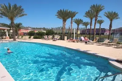Image de Salle de sport, piscine, bain à remous - 8 personnes - style complexe