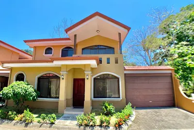 Image de Jaco Beach Front House - Gated & Great Views - Steps to the Waves