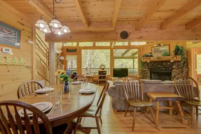 Image de Cabane en rondins isolée parfaite pour laisser fondre vos soucis