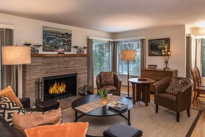 Image de 3759 Pacific Grove Retreat - À pied de l’aquarium, de Cannery Row et du centre-ville!