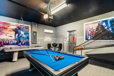 Image de Réservez dès maintenant pour les promotions, salle de jeux Star Wars, piscine / spa privés, installations du complexe hôtelier à proximité de Disney