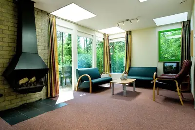 Image de Bungalow avec cheminée, non loin de l'assaison