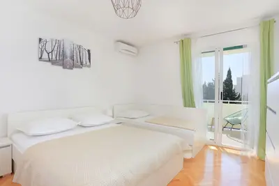 Image de Appartement de deux chambres avec le balcon Makarska (A-13222-a)