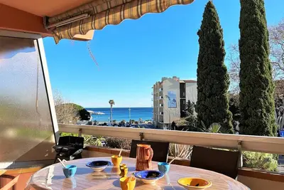 Image de Studio climatisé avec terrasse et parking près de la plage