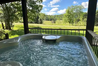 Image de \"Walden\" Deluxe Riverfront Cabin sur 54 acres w / Hot Tub près de Luray, Va