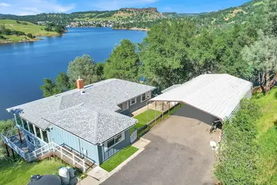 Image de Lake Front Accueil! Vues panoramiques sur le lac Tulloch et le quai privé