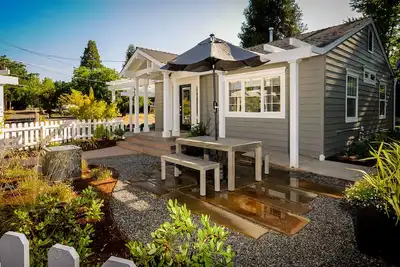Image de Belle maison de luxe. Walk To It All!