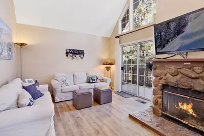 Image de * Bear Mtn Resort Tri-Level ~ Jacuzzi intérieur / Jeux ~