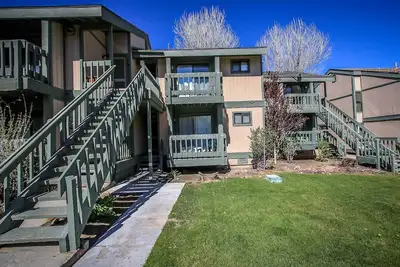 Image de * Condo Lacside Bas Niveau ~ Piscine / Spa ~ Promenade au lac ~