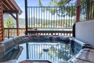 Image de Boulder Bay Park au bord du lac - 3br / 2ba / Jacuzzi / WiFi / Vue sur le lac / 2 heures de location de vélo / kayak gratuites