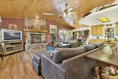 Image de ~ Vous ne pouvez pas supporter de partir ~ Emplacement central ~ Bain à remous ~ Essentiels inclus ~ Tables de jeu ~